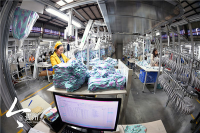 毕节服装生产基地助力当地产业扶贫,带动1000余人就业!